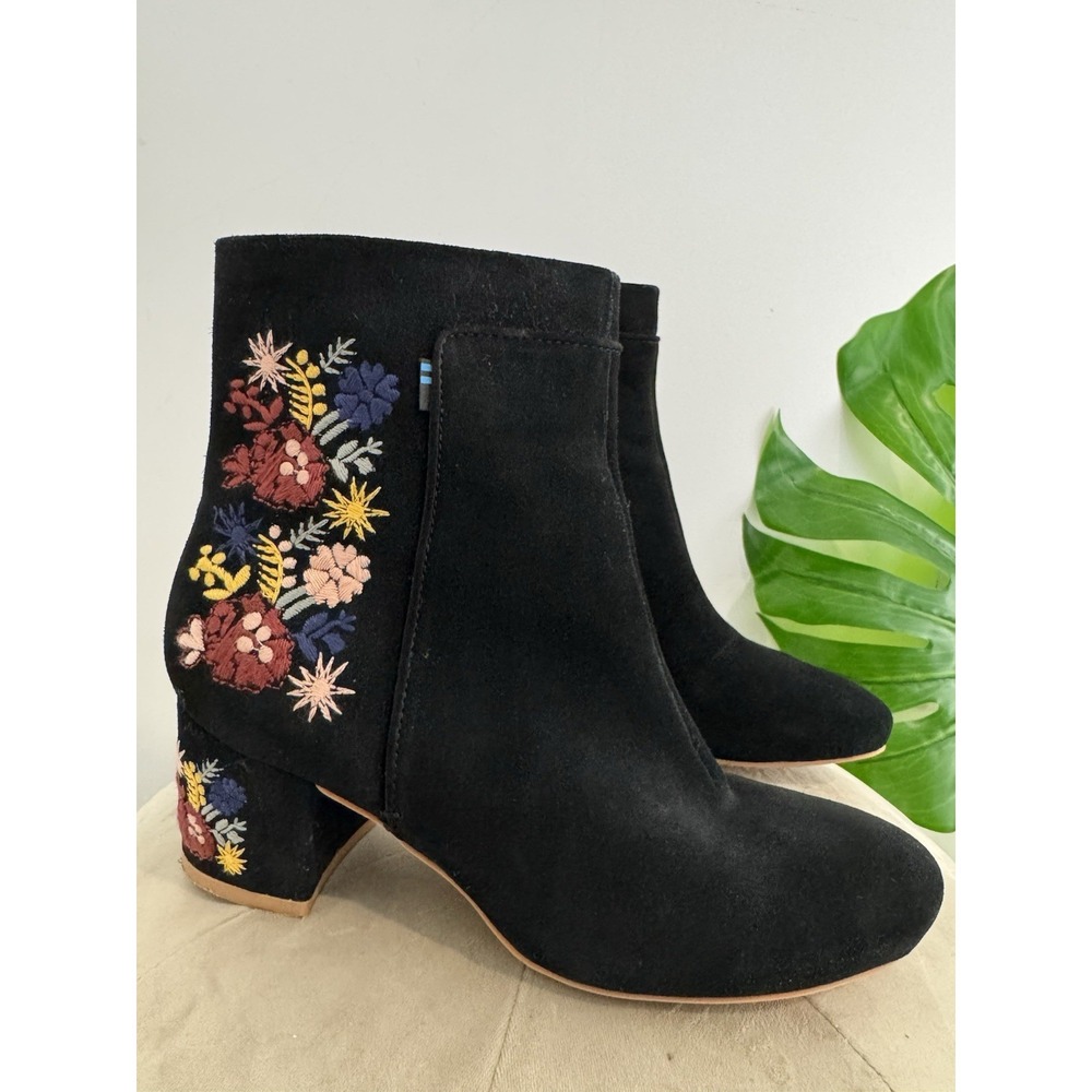 TOMS Floral Embroidered Evie Black Suede BOOTS Women Sz 8.5 Shoes Heels Booties